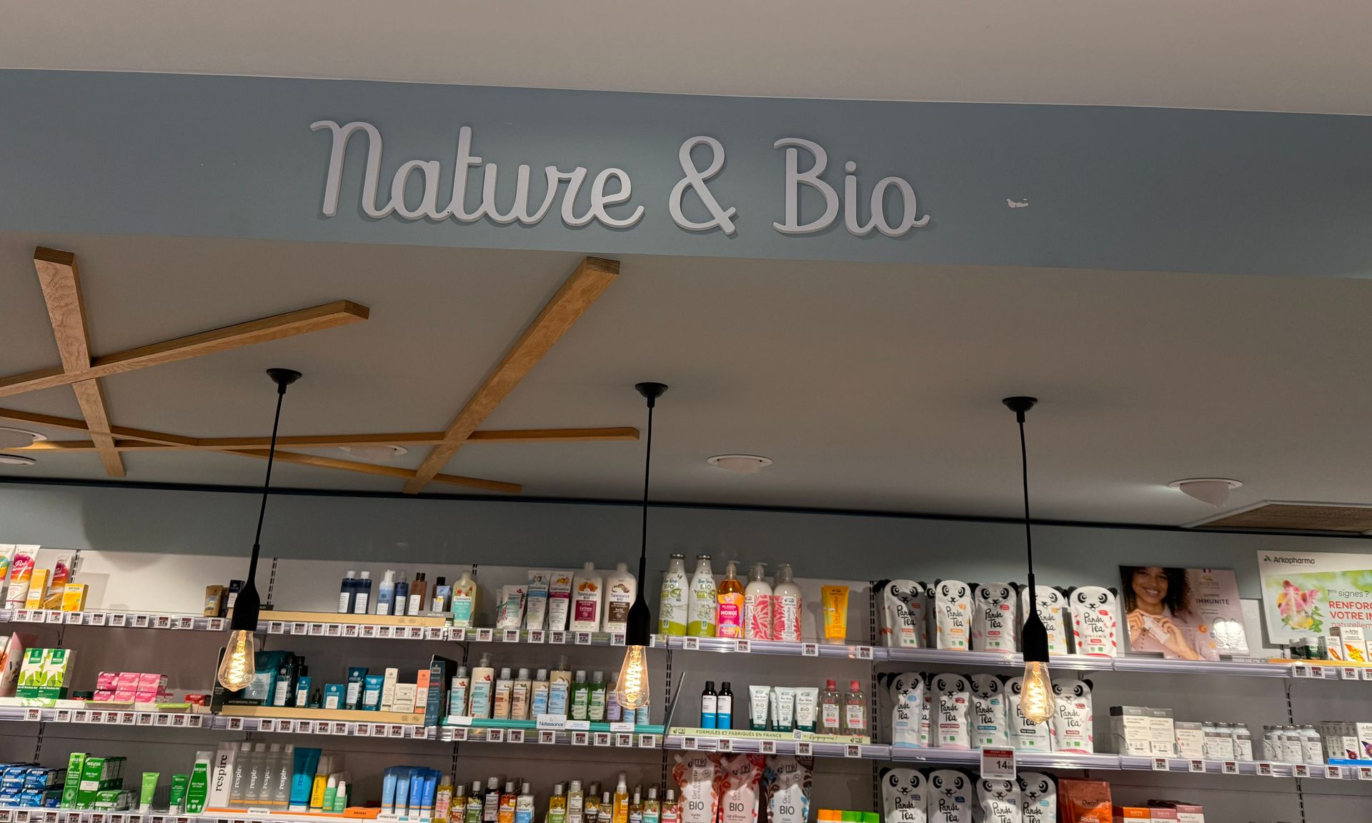 Rayon nature & bio d'une pharmacie.