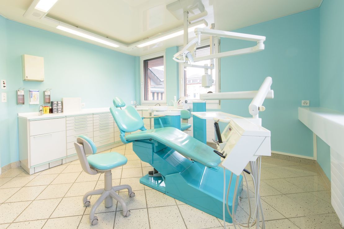 praxisteam - dr. med. dent. peter süssli - pfäffikon zh