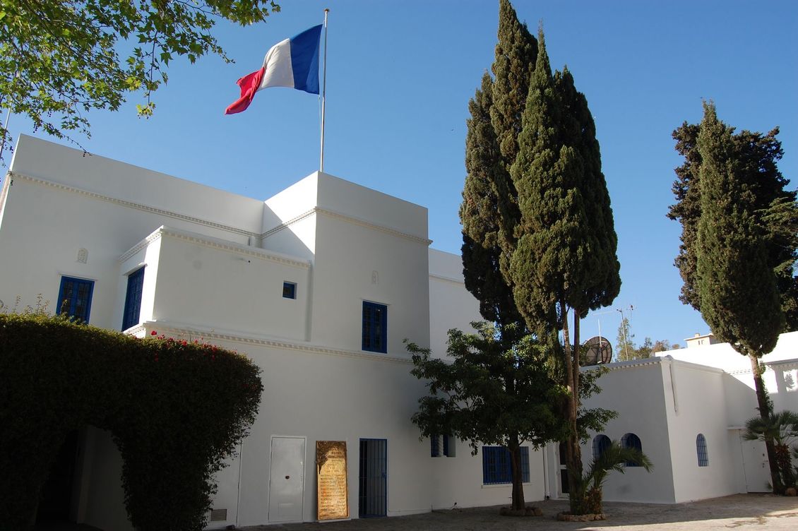 Façade neuve d'un bâtiment administratif