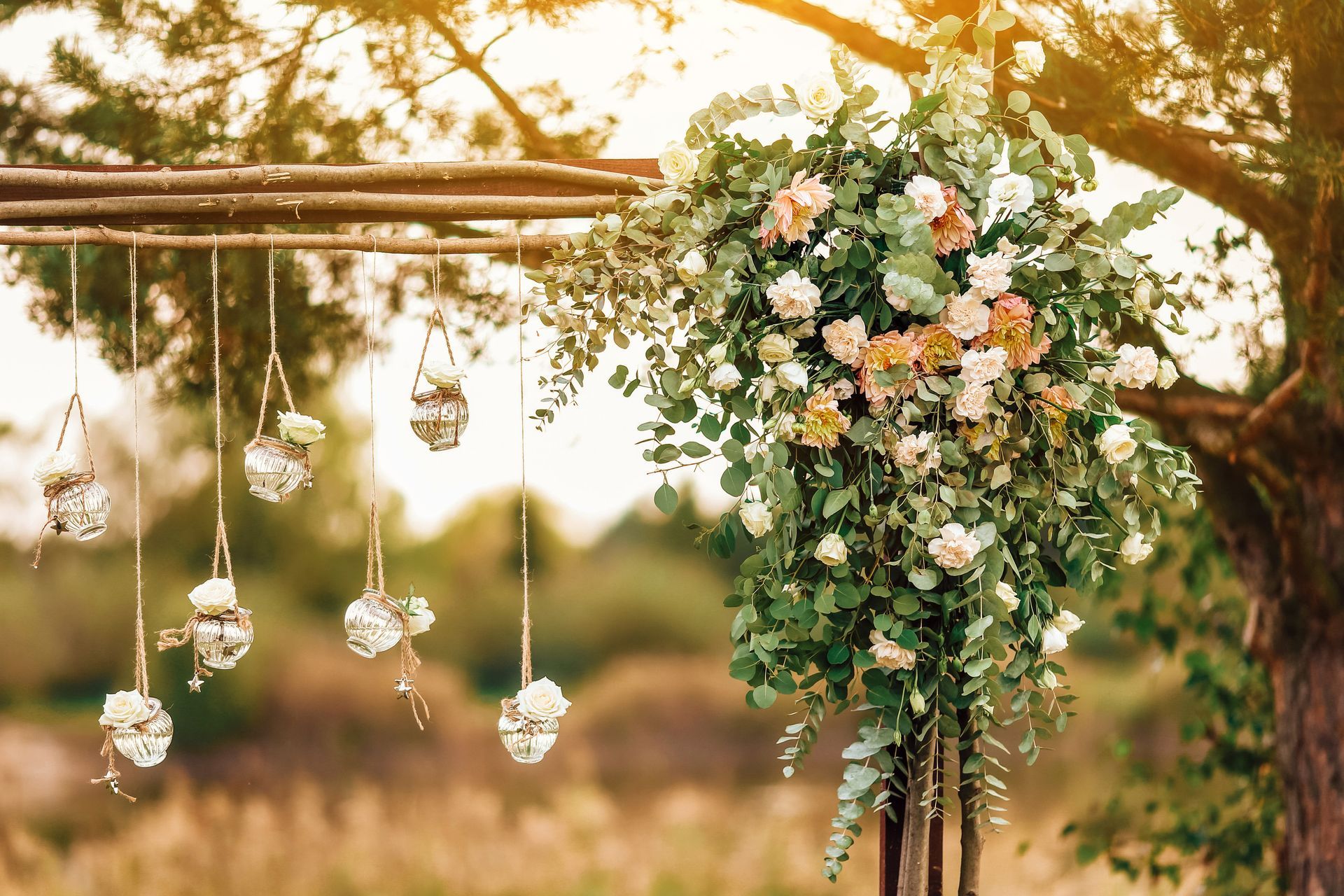 Arche de mariage extérieure.