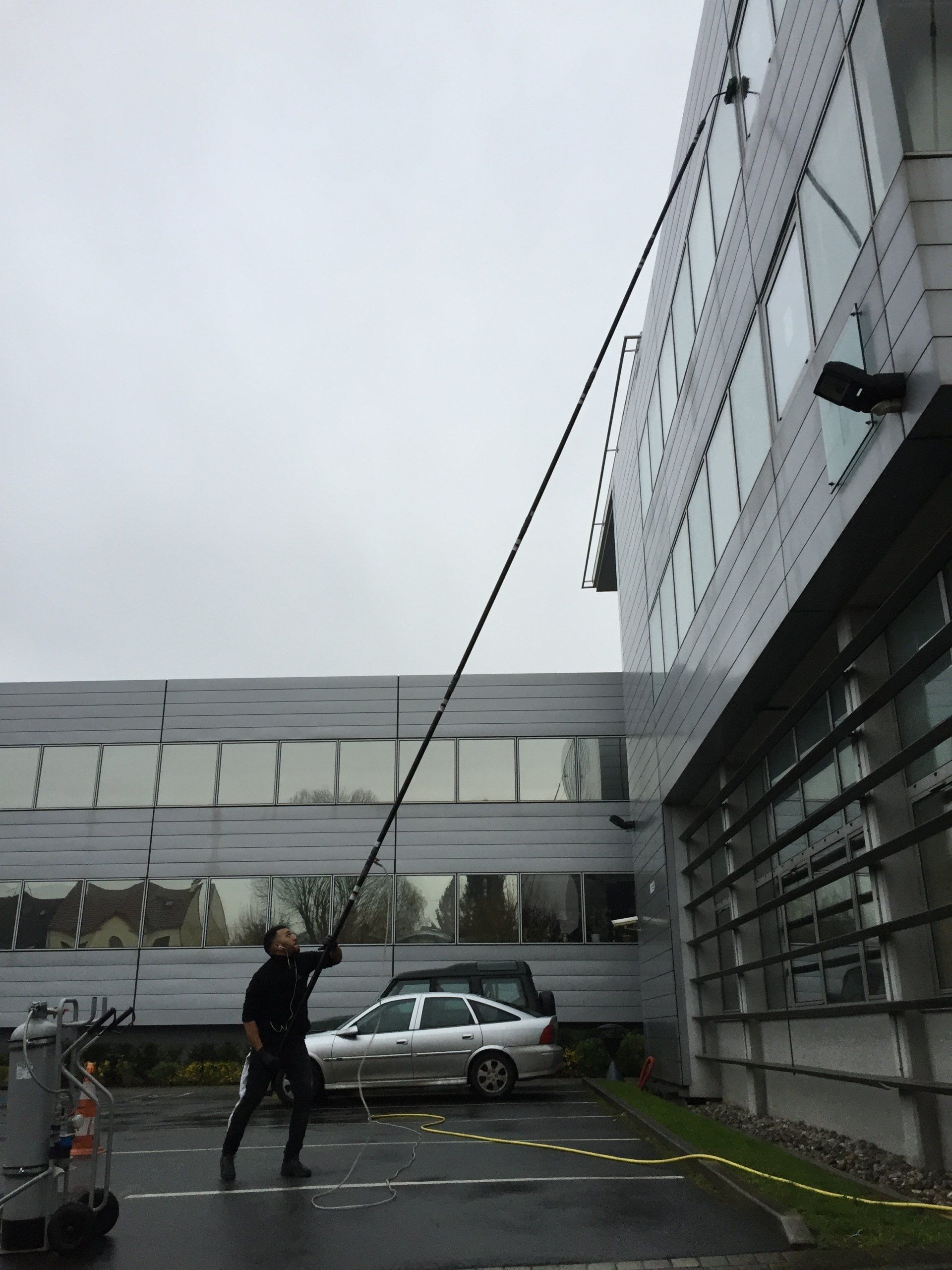 Nettoyage de vitres à la perche