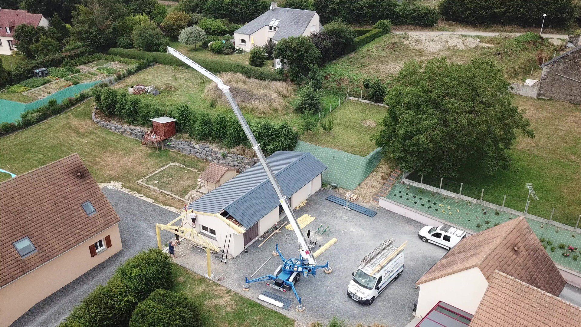 Vue aérienne d'un toit en zinc.