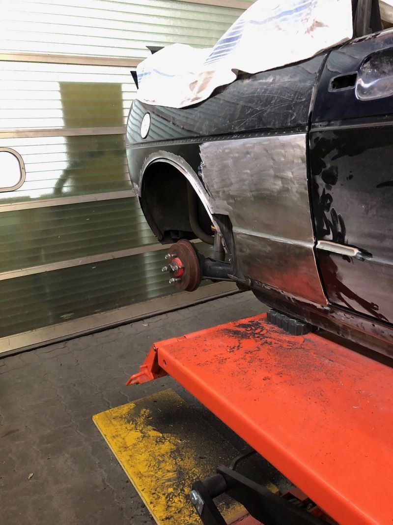 Auto in der Werkstatt, Foto der Carrosserie Fäh