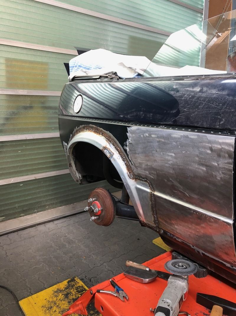 Auto in der Werkstatt, Foto der Carrosserie Fäh