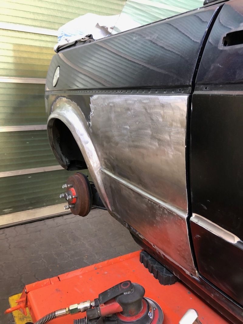 Auto in der Werkstatt, Foto der Carrosserie Fäh