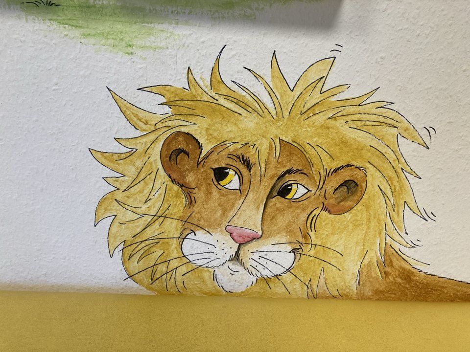 Löwe auf einer Tapete in der Kinderarztpraxis Börchers