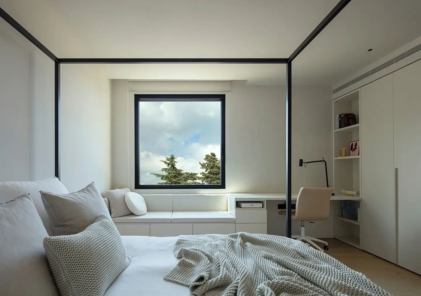 Chambre avec vue sur des arbres
