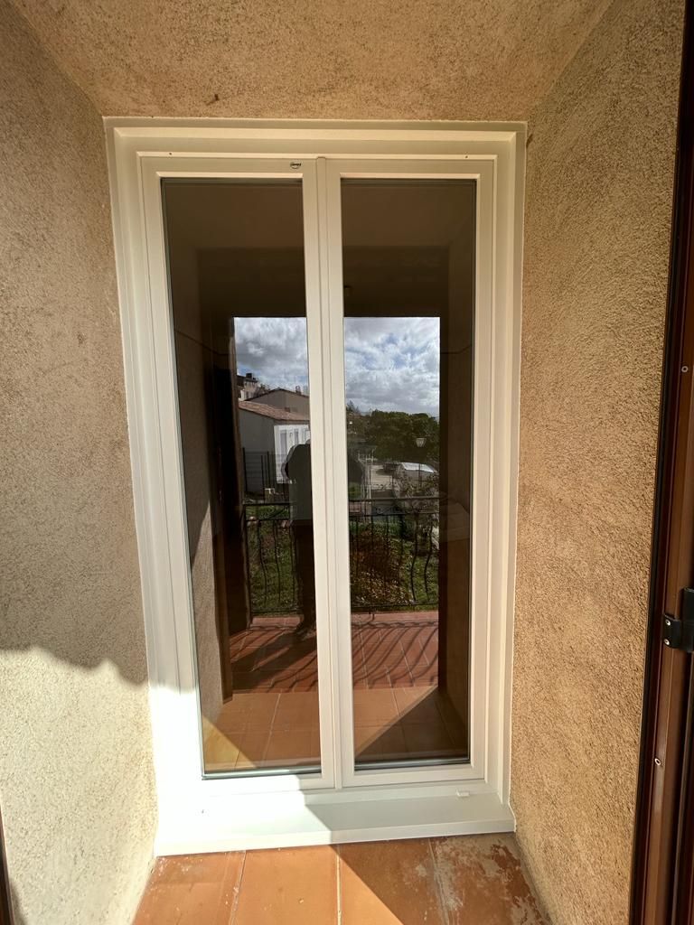 Porte fenêtre en PVC blanc