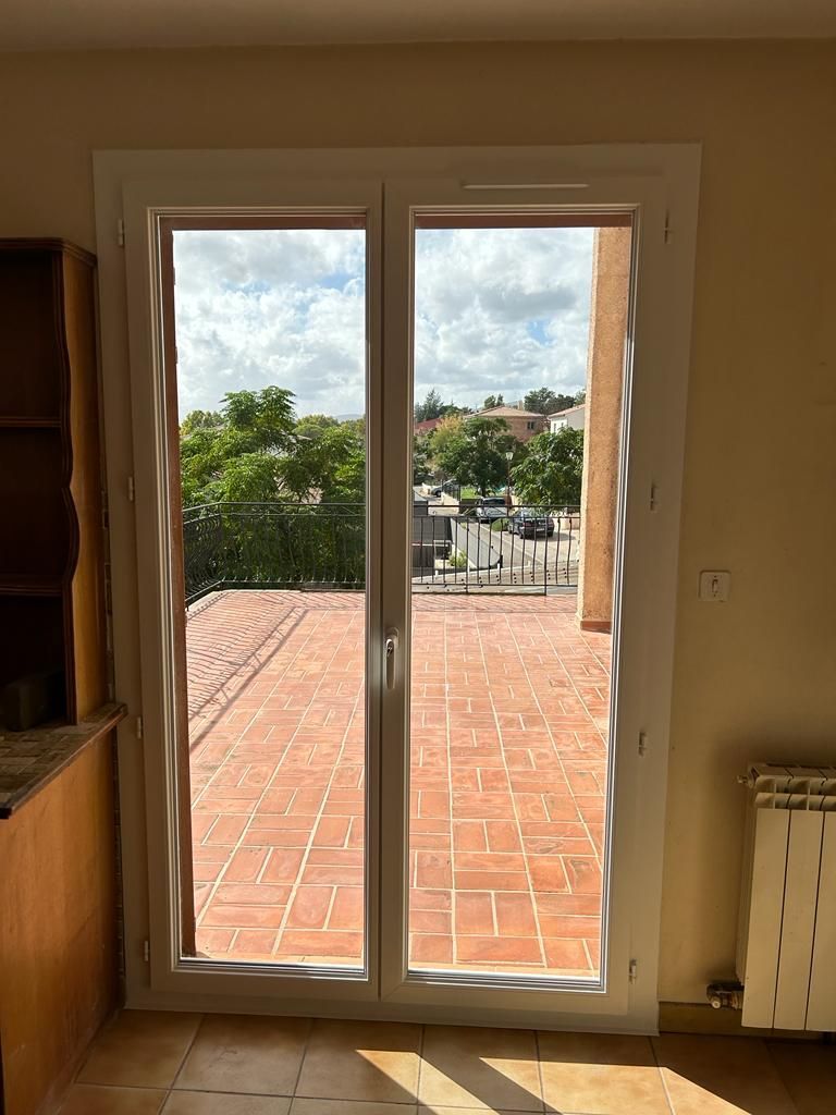 Porte fenêtre en PVC vue de l'intérieur