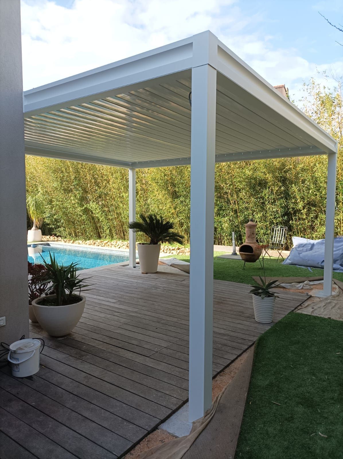 Pergola face à la mer et mobilier d'extérieur