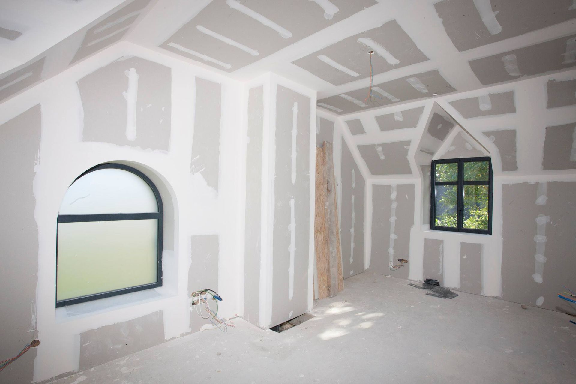 Intérieur d'une pièce en construction.