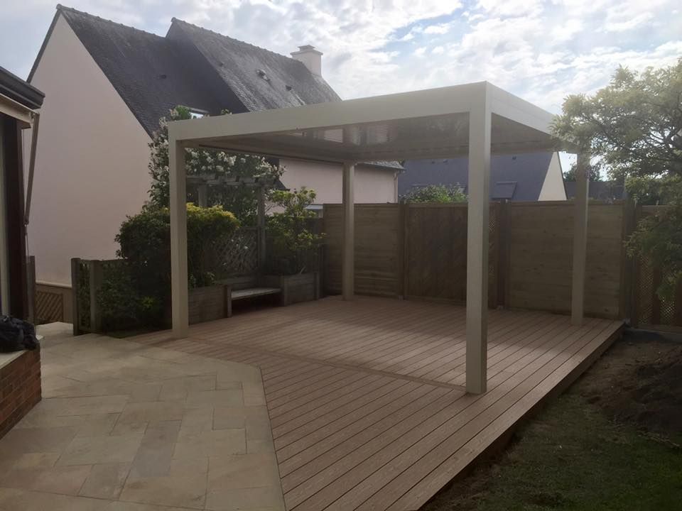 Une pergola en aluminium.