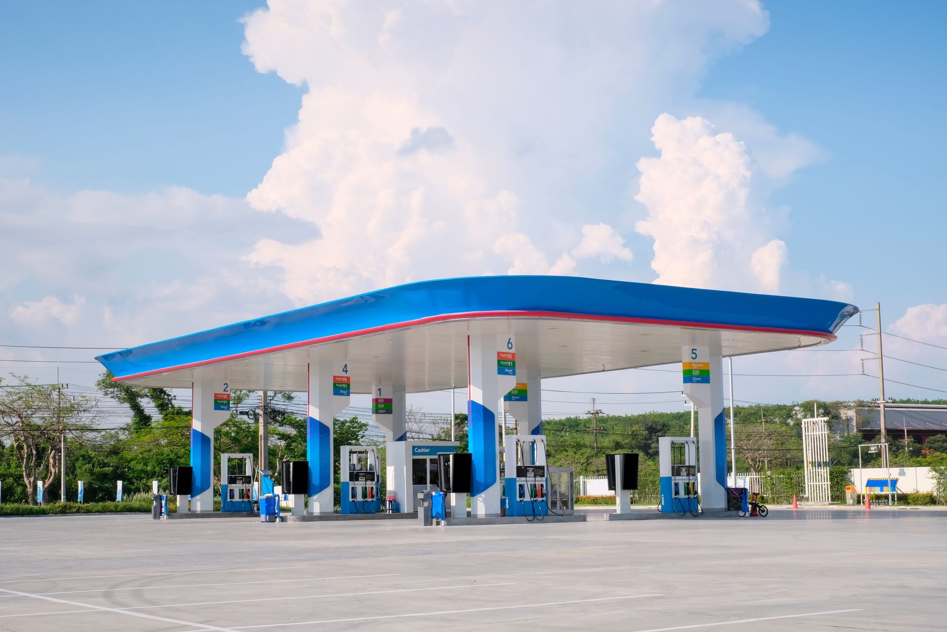 Une station-service bleue