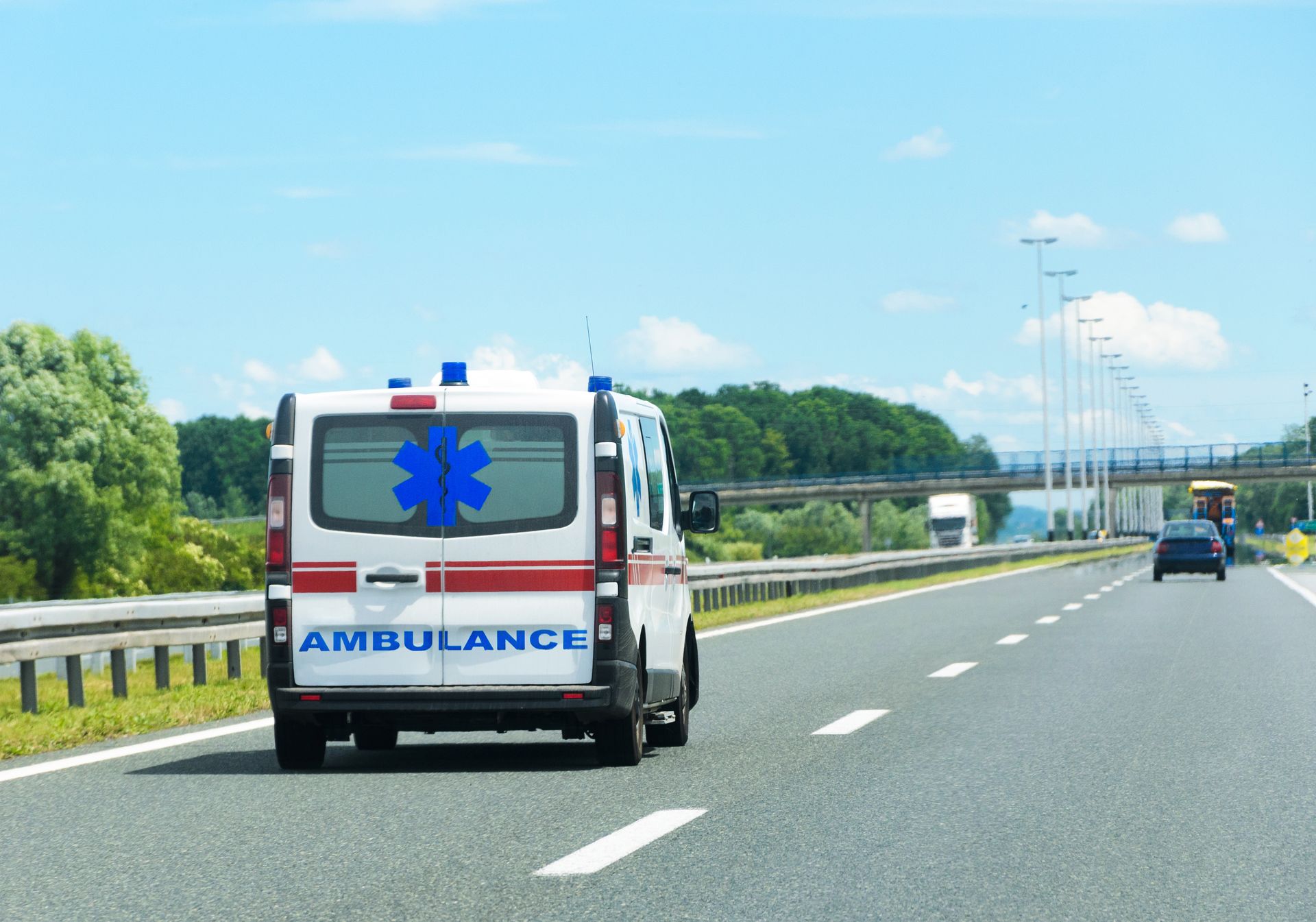 Une ambulance sur la route