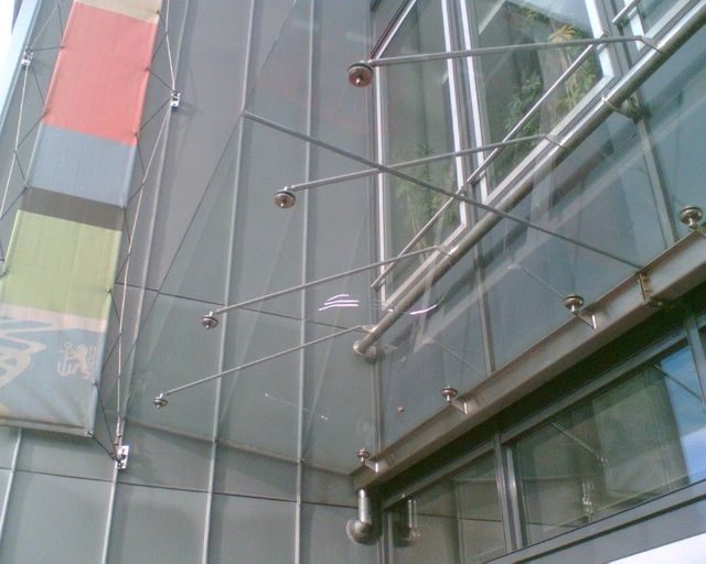 Vordach aus Glas