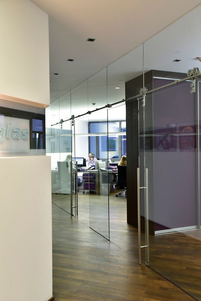Büro mit Glastüren