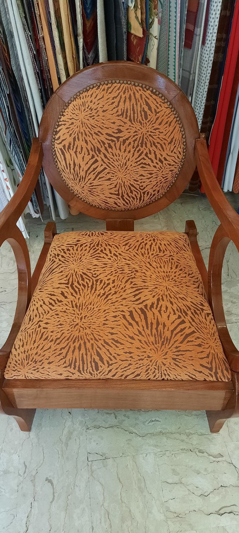 Chaise motif marron