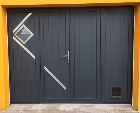 Porte de garage à vantaux