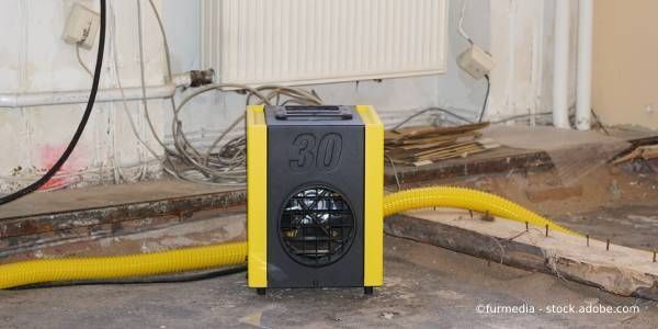 Herbert Scherzer Trocknungsservice Trocknungsgerät in einem Raum