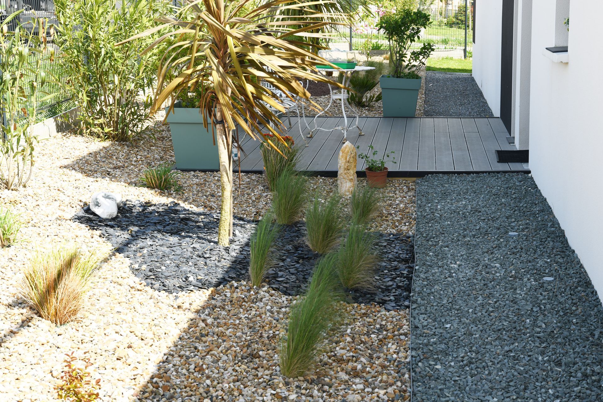 Jardin aménagé avec allées