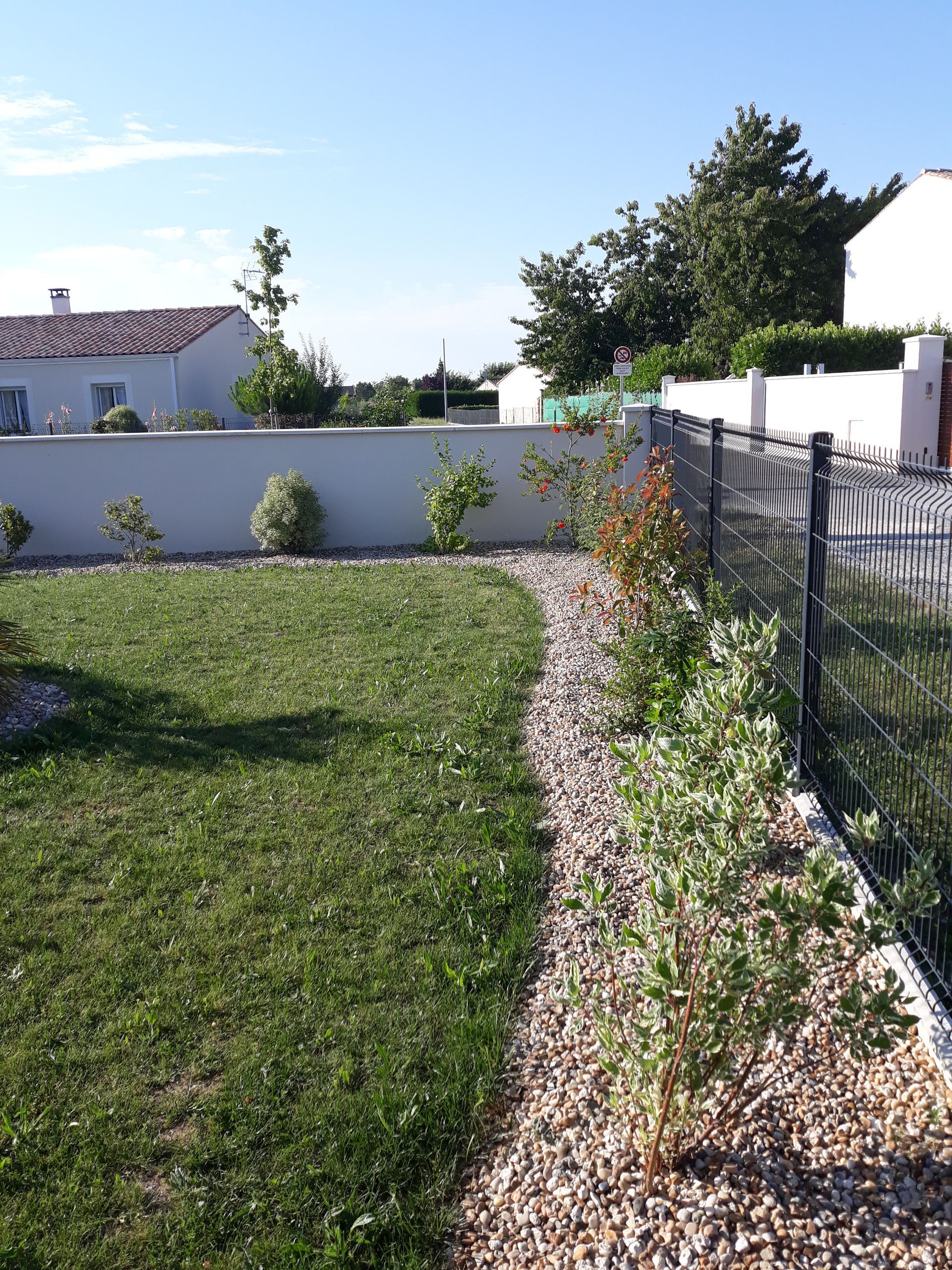 Jardin aménagé avec clôture