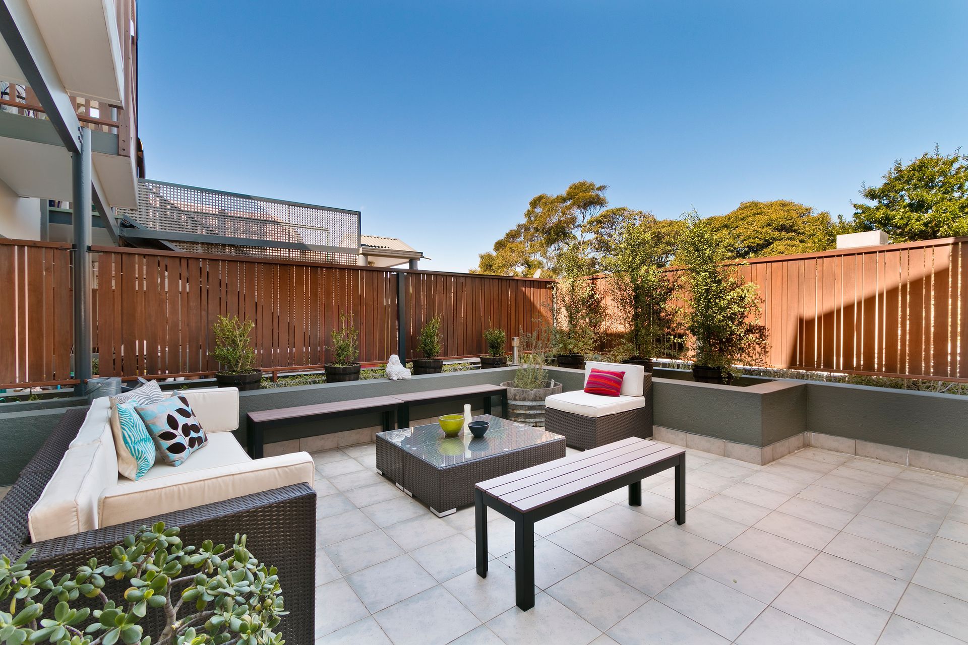 Terrasse aménagée avec du mobilier
