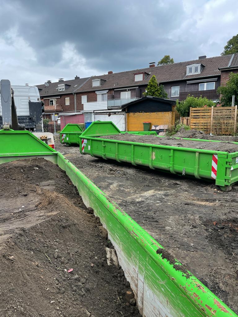 Container mit Muttererde