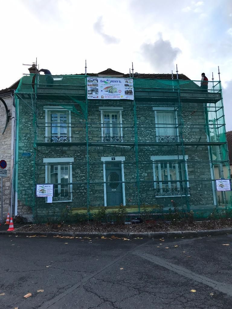 Réparation de toiture avec échafaudage