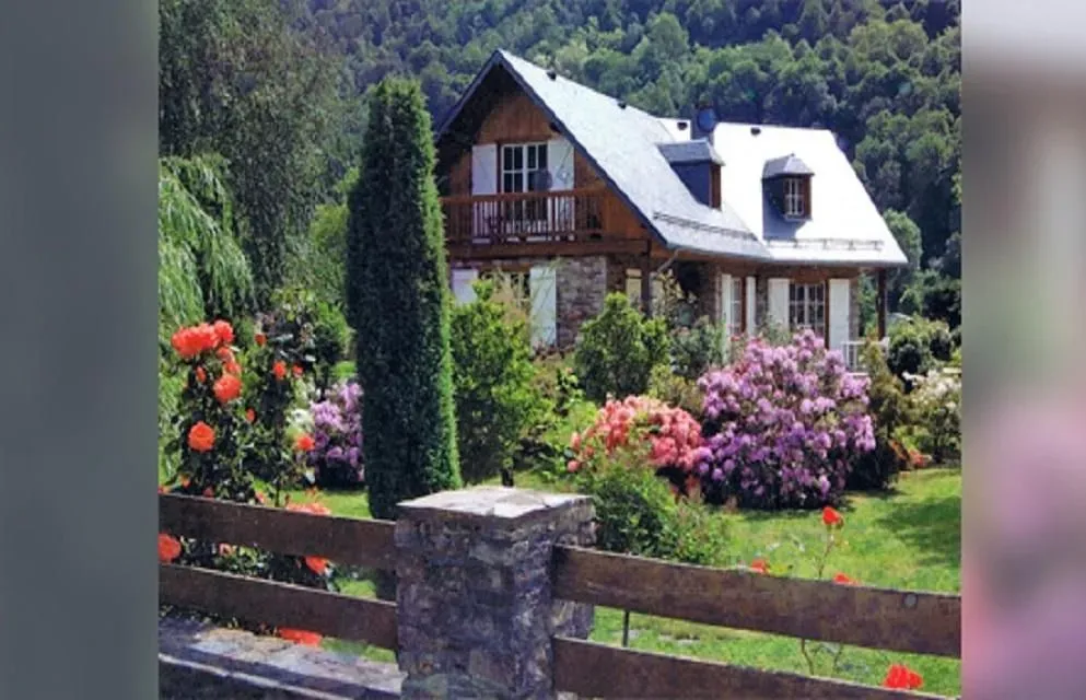 Maison pyrénéeenne à étage