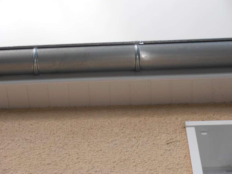 Bandeau PVC blanc (dessous de toit après)