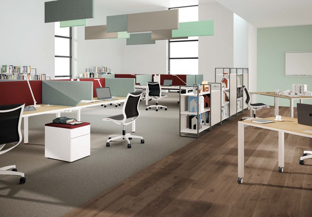 Open space avec bureaux modernes