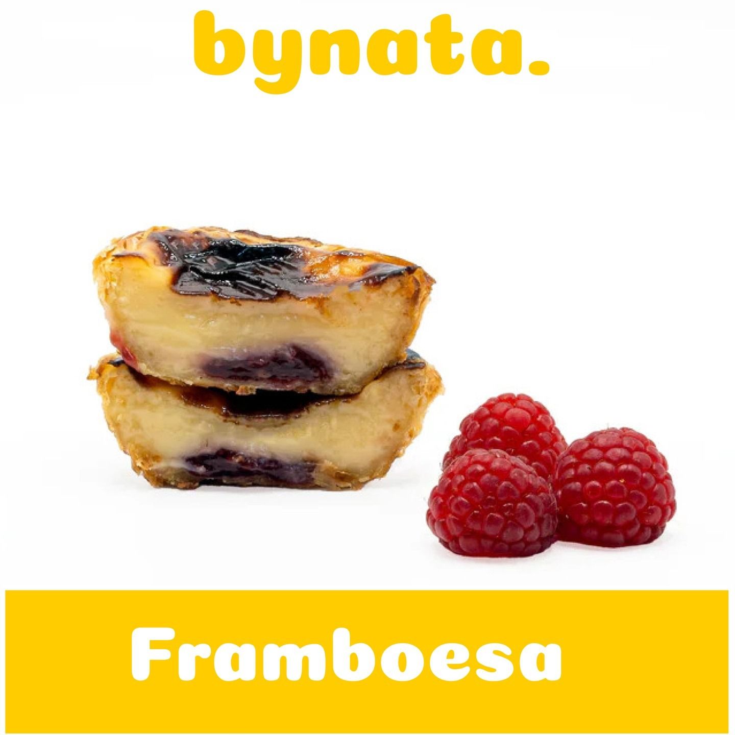 Un postre de bynata framboesa se apila uno encima del otro