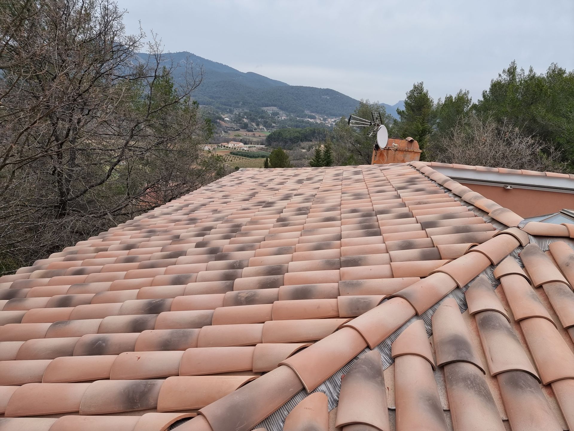 Image d'une toiture en tuiles