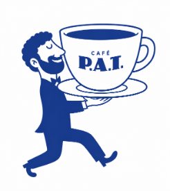 Camarero azul que lleva una taza de caf&eacute; gigante con la etiqueta &ldquo;Caf&eacute; PAIT&rdquo;.