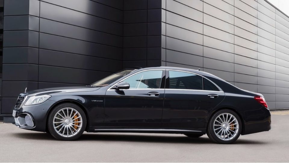 automobile nera - Weextra Solutions GmbH