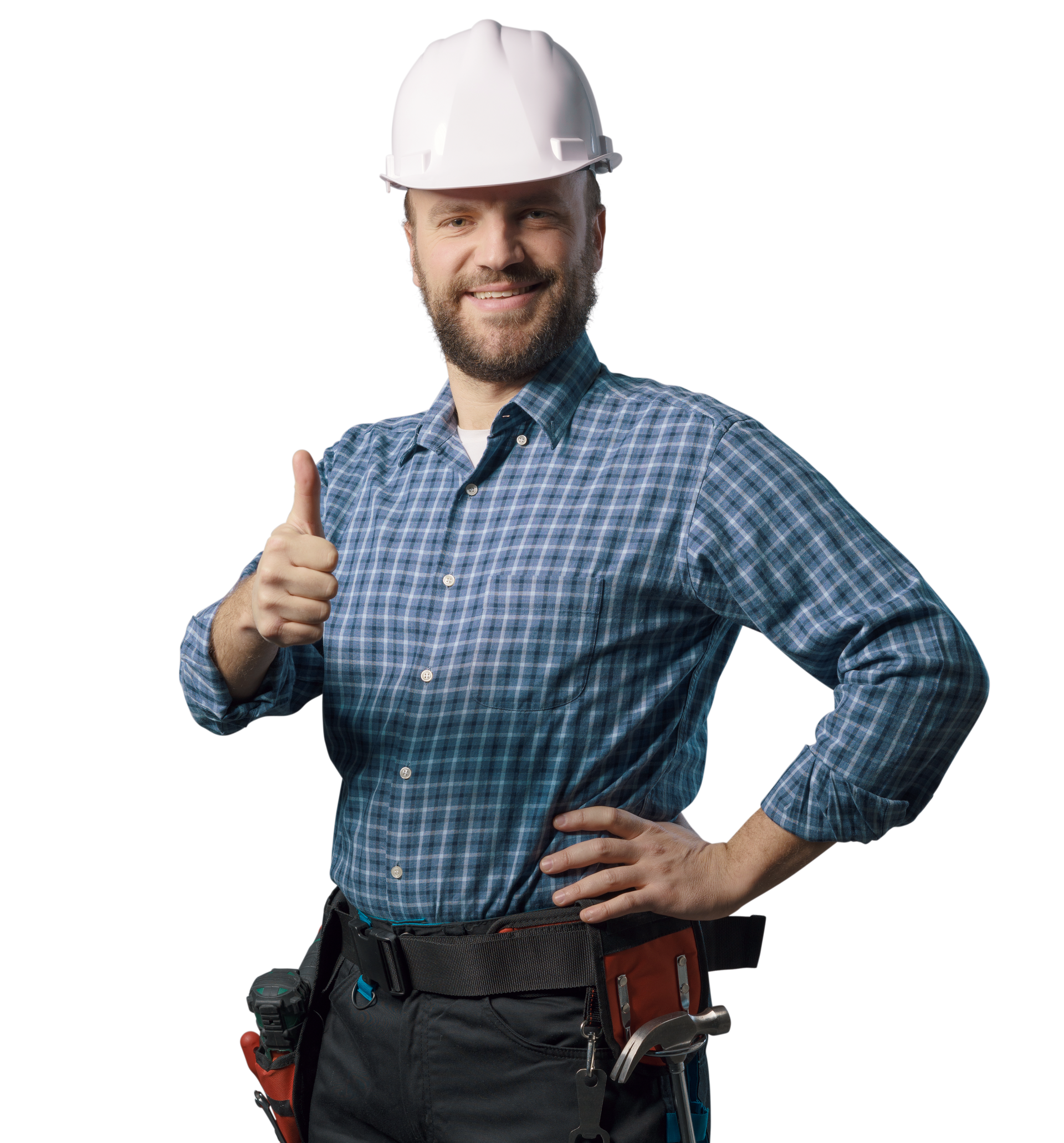 Un ouvrier du bâtiment, portant un casque blanc et une ceinture à outils, sourit et lève le pouce sur fond blanc.