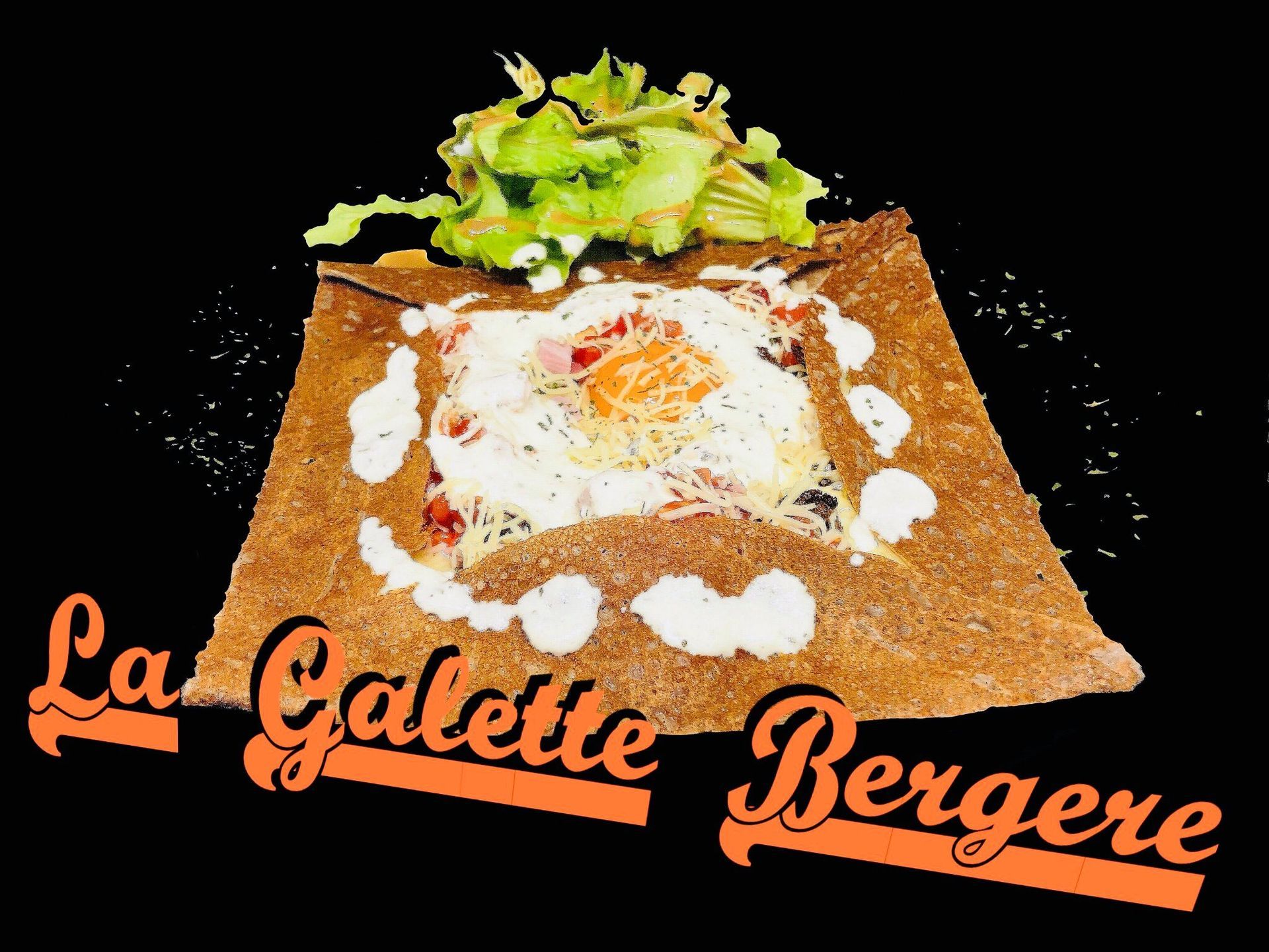 Galette bergère avec un œuf au plat au centre et de la crème fraîche