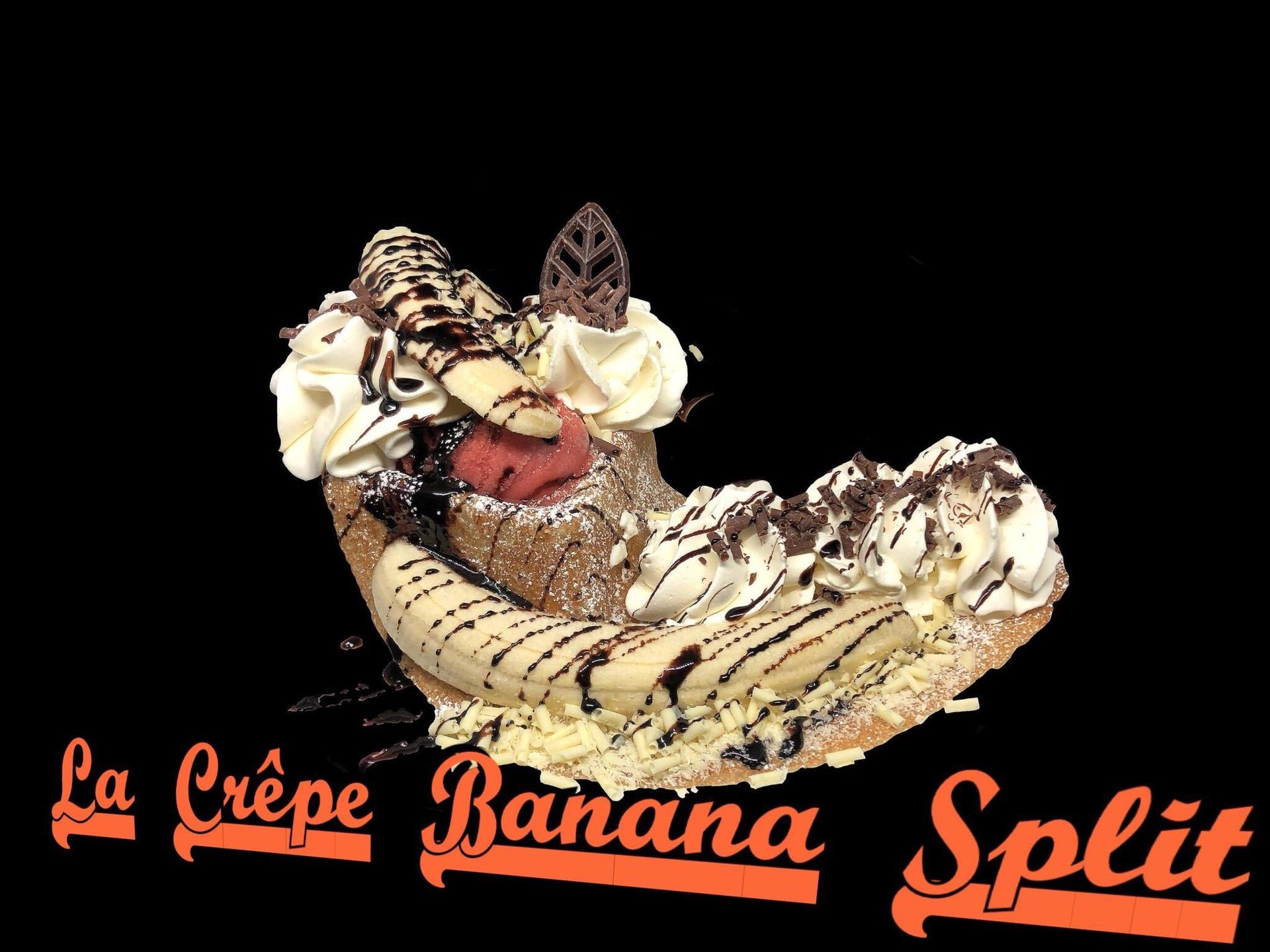 Crêpe banana split avec banane et crème chantilly