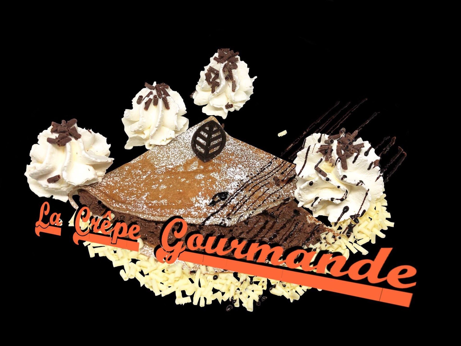 Crêpe gourmande avec chocolat et crème chantilly