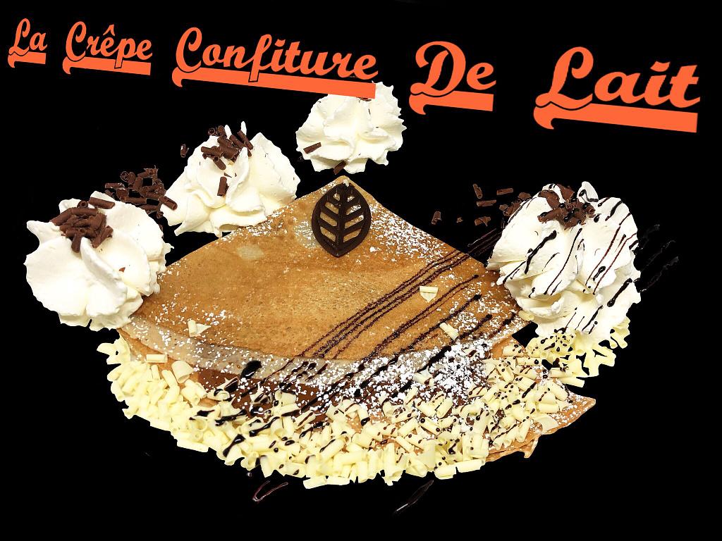 Crêpe à la confiture de lait avec de la chantilly