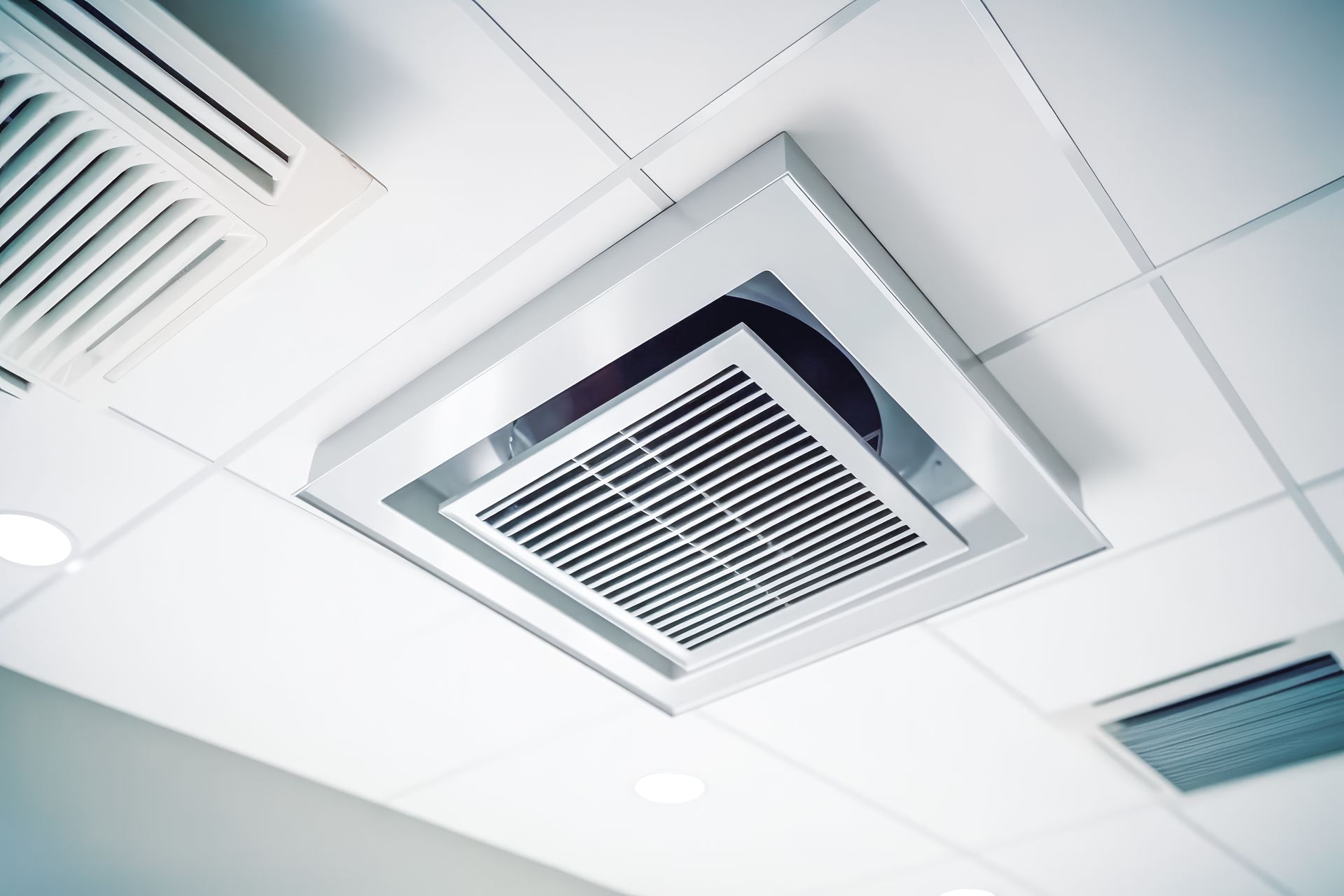 Grille de VMC située  au plafond