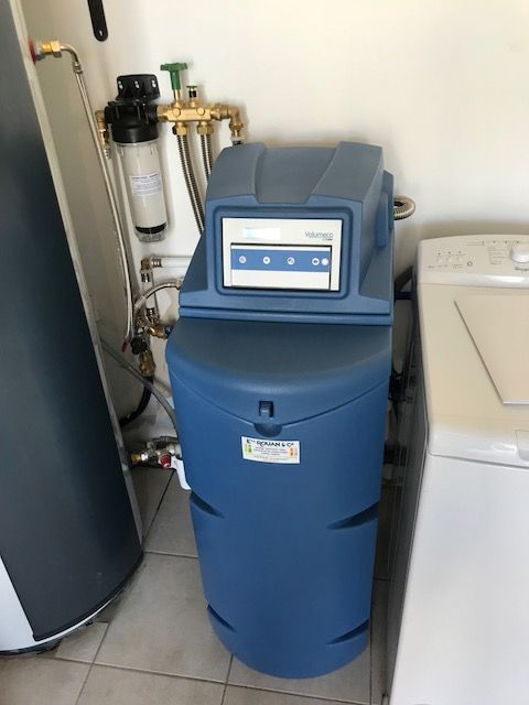 Adoucisseur d'eau bleu