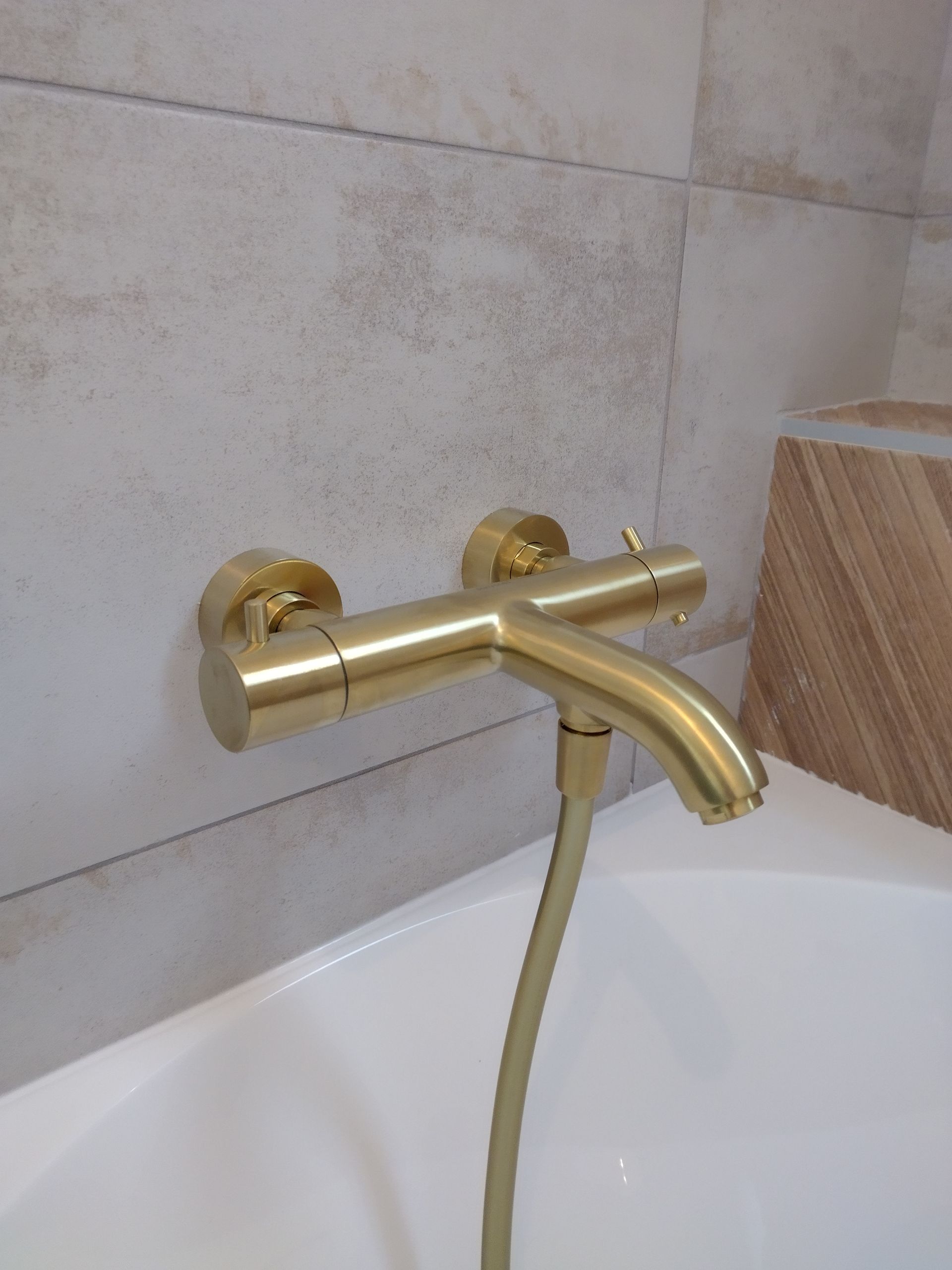 Robinet de baignoire doré