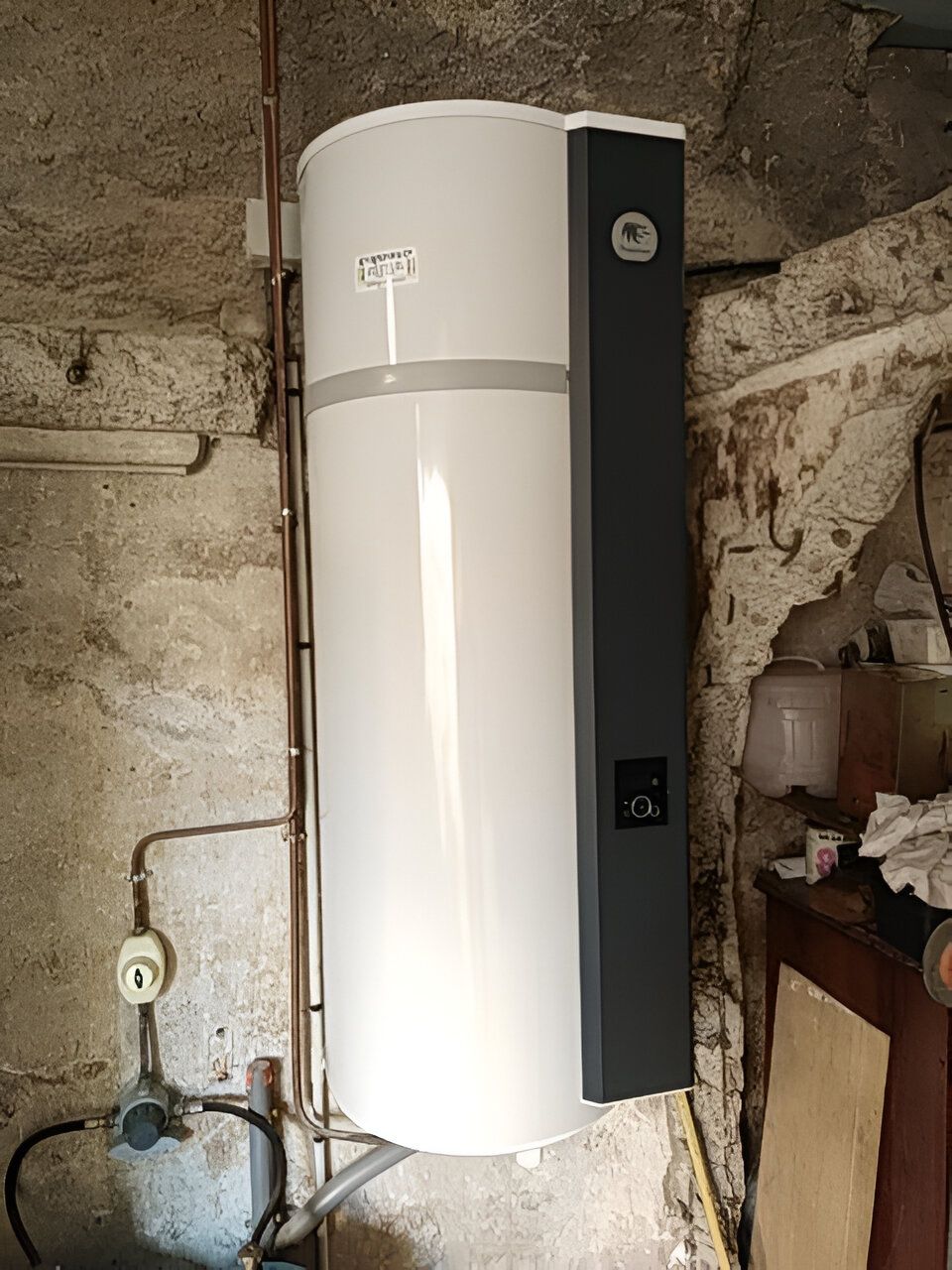 Chauffe-eau blanc et noir