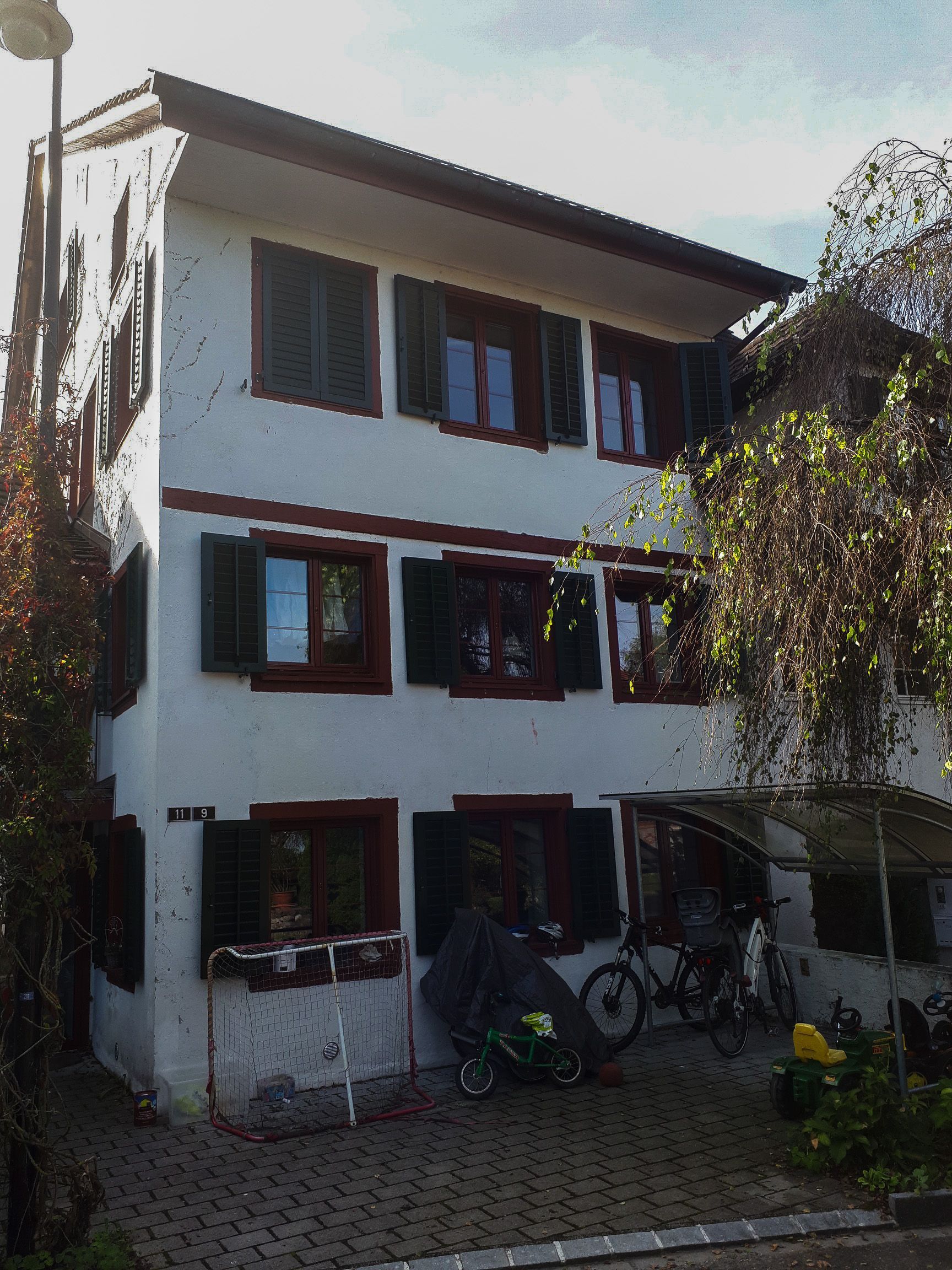 Fassade Büel Vorher - Malerarbeiten Marco Dürst