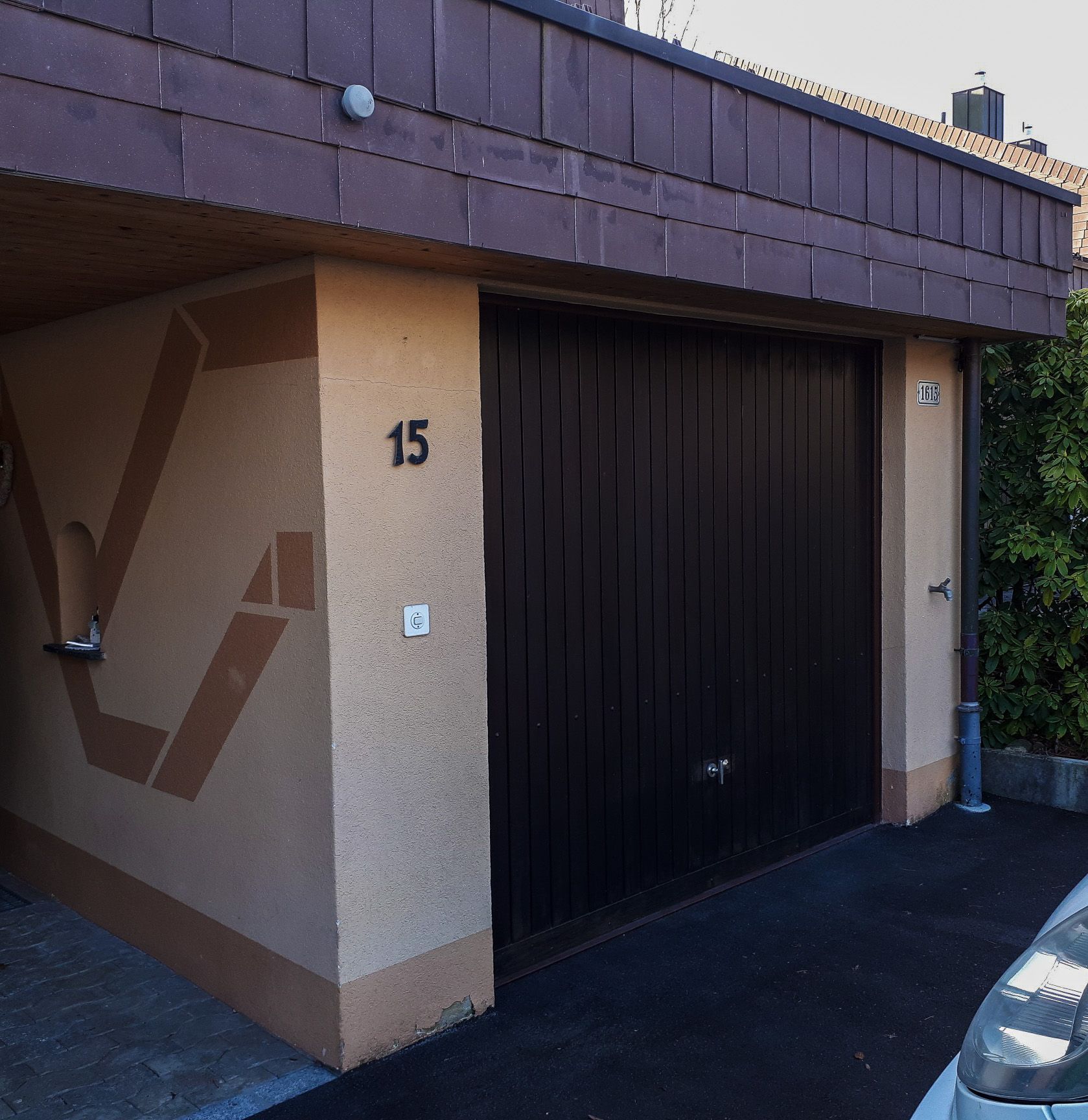 Fassade Hombrechtikon Vorher - Malerarbeiten Marco Dürst