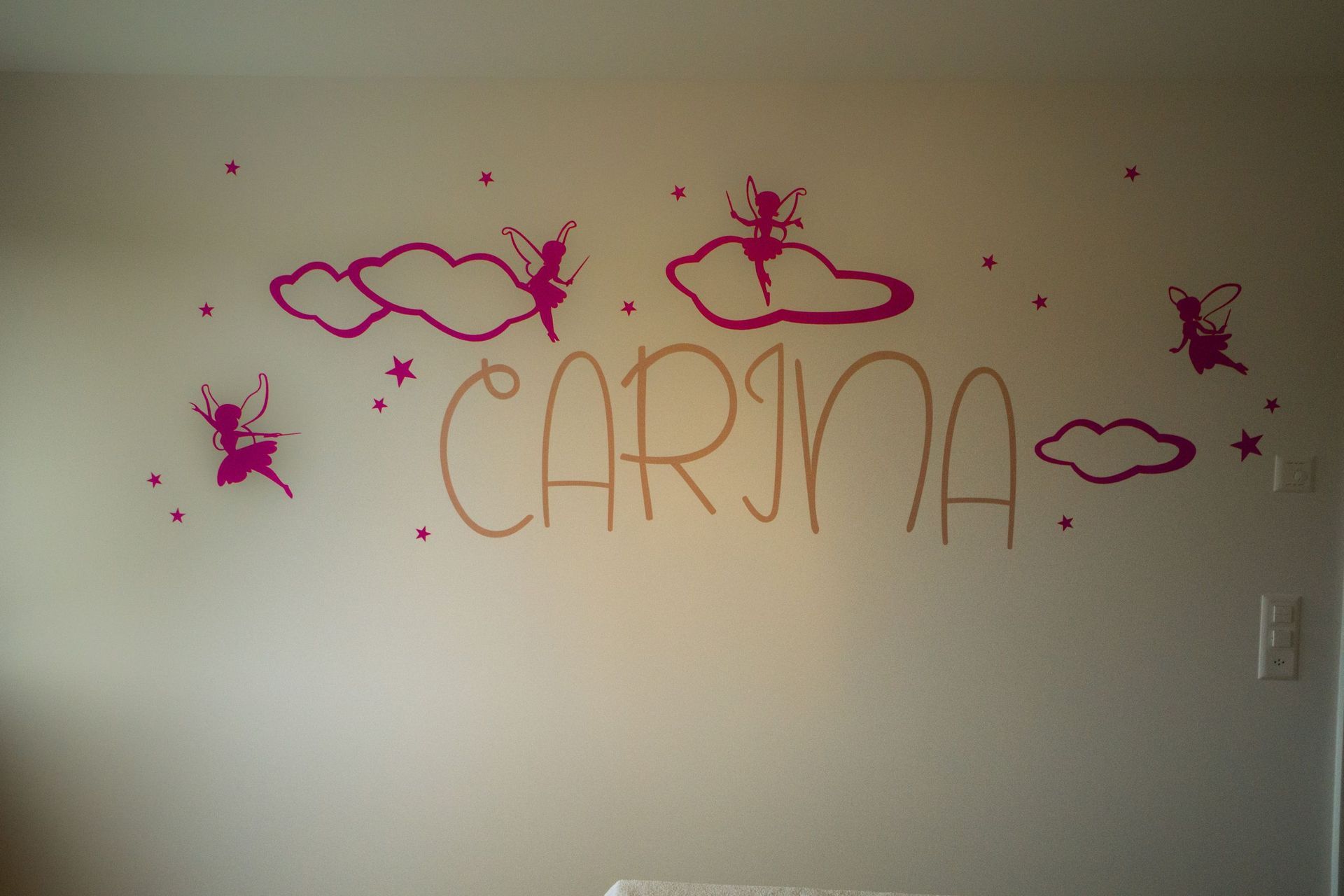 Kinderzimmer mit Schablonierarbeit - Malerarbeiten Marco Dürst