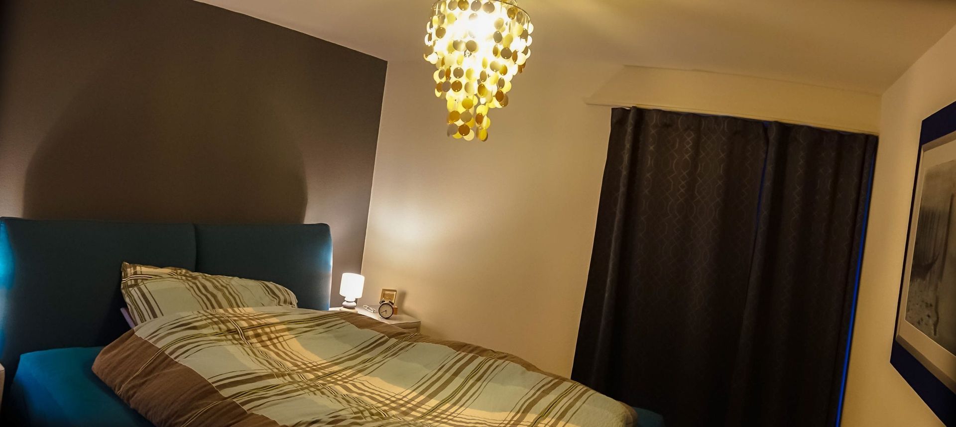 Schlafzimmer mit Rückwand, Les Corbusier Couleur grisfonc 31 - Malerarbeiten Marco Dürst