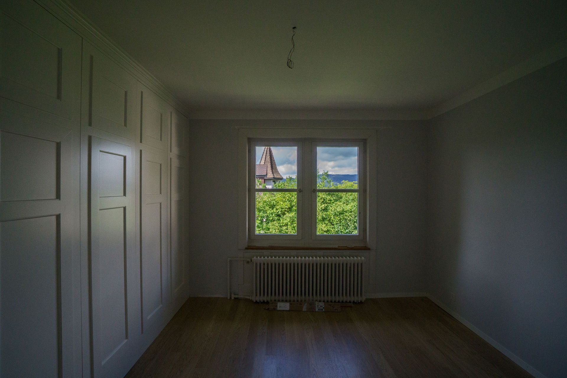 Wohnraumgestaltung mit geradem Abschluss zur Decke - Malerarbeiten Marco Dürst