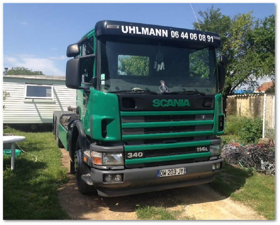 Camion poids lourd de face